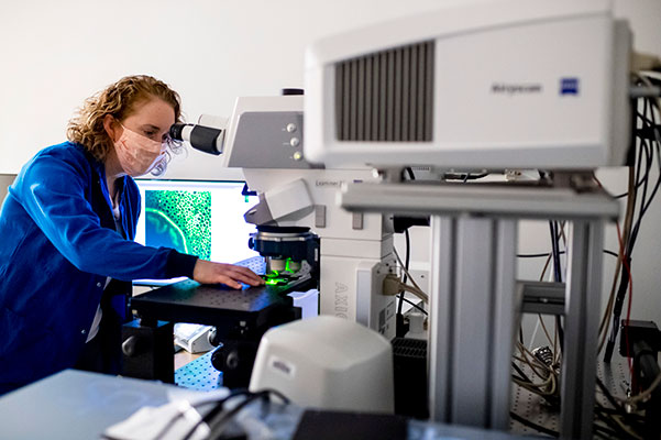 professor working in the nanosensor lab for the Institute for the Chemical Imaging of Living Systems