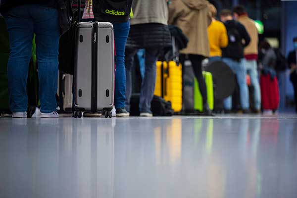 Line of travelers.